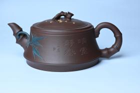 紫砂壶图片:美壶年底特惠 精品松竹梅紫砂壶 清虚静泰 暮色苍茫看劲松 乱云飞渡仍从容 - 美壶网