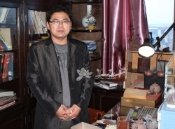 紫砂壶工艺师图片:周小明 - 宜兴紫砂壶网