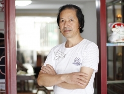 紫砂壶工艺师图片:鲍利民 - 宜兴紫砂壶网