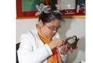 紫砂壶工艺师图片:周琴 - 宜兴紫砂壶网