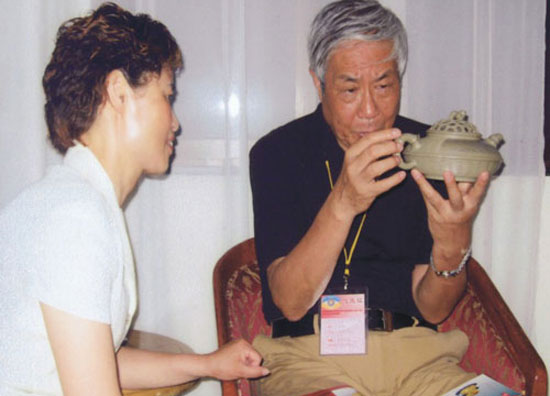 紫砂壶图片：与清华大学教授张守智交流壶艺 - 宜兴紫砂壶网