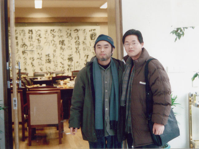 紫砂壶图片：2004年在中国美院全国陶瓷工作会议上与吕品昌教授合影 - 宜兴紫砂壶网
