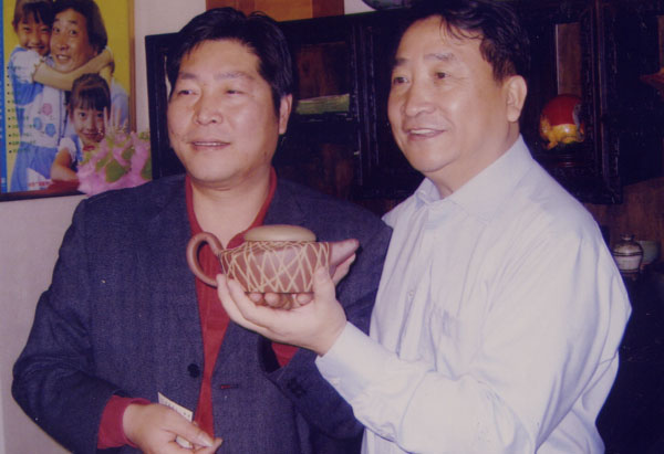 紫砂壶图片:在姜昆家与姜昆合影 - 宜兴紫砂壶网