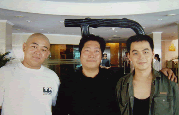 紫砂壶图片:与演员许亚军等合影 - 宜兴紫砂壶网