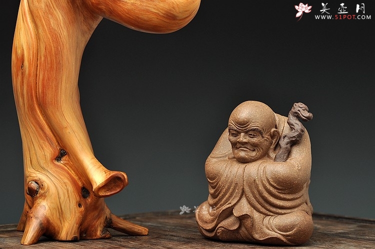 紫砂壶图片：全手雕塑 精品茶宠 龙杖罗汉 - 宜兴紫砂壶网