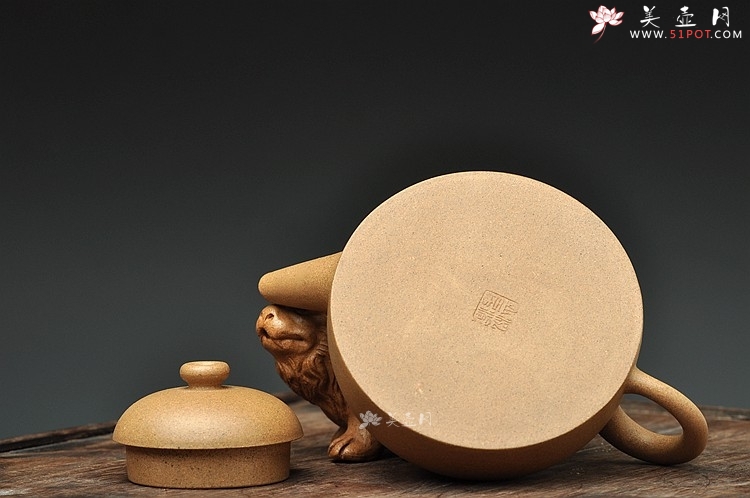 紫砂壶图片：美壶特惠 茶人最爱 实用巨轮系列之段泥小壶之一 - 宜兴紫砂壶网
