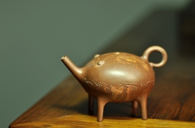 紫砂壶图片：全手工茶宠 文房水注~ 独角兽和短嘴小猪~ - 宜兴紫砂壶网
