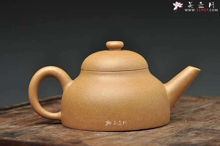 紫砂壶图片：美壶特惠 茶人最爱 实用巨轮系列之段泥小壶之一 - 宜兴紫砂壶网