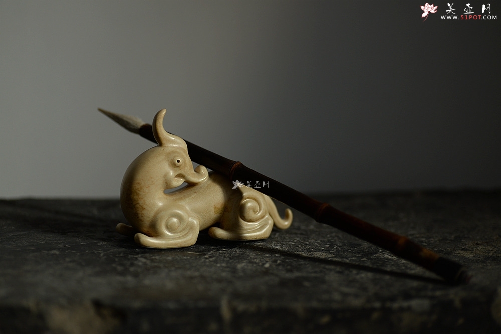 紫砂壶图片：战国时期青铜器 茶宠/镇纸/摆件/笔架  - 宜兴紫砂壶网