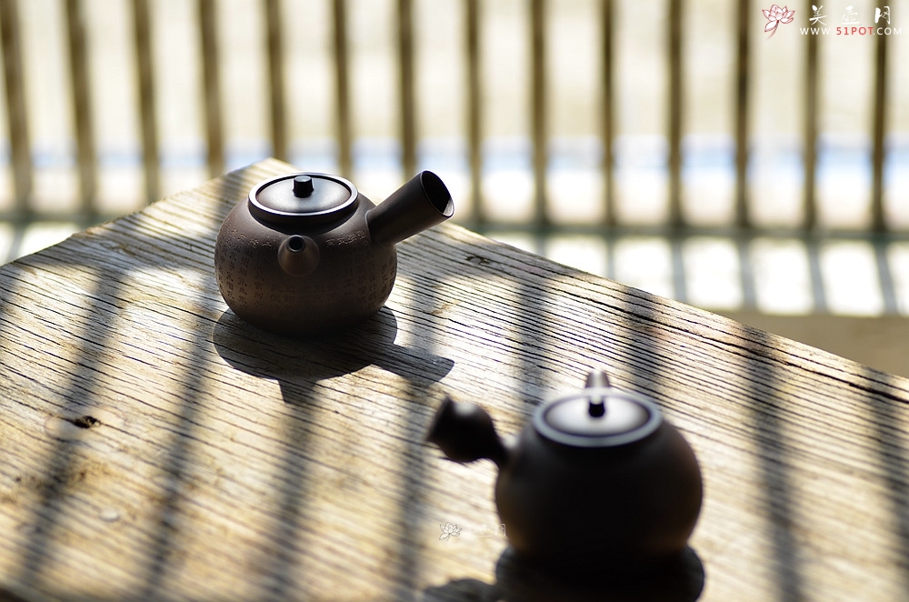 紫砂壶图片：泓渝山房 煮茶品茗 玩味侧把巨轮 茶人风情~ 电陶炉烧水 - 宜兴紫砂壶网