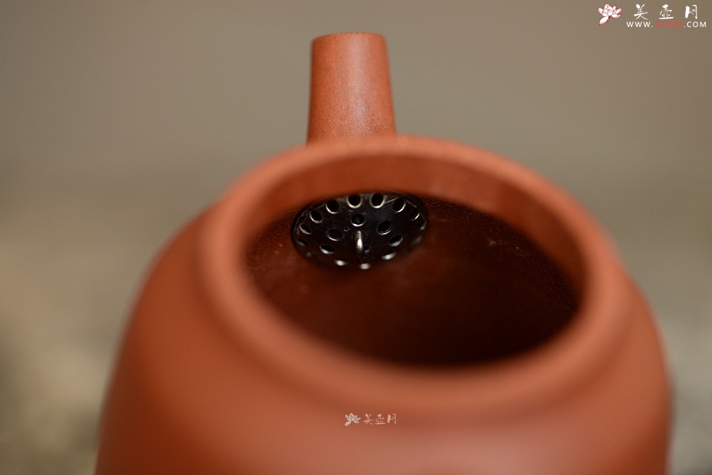 紫砂壶图片：美壶特惠 茶人最爱 实用耐品 炮管直流 红执 - 宜兴紫砂壶网