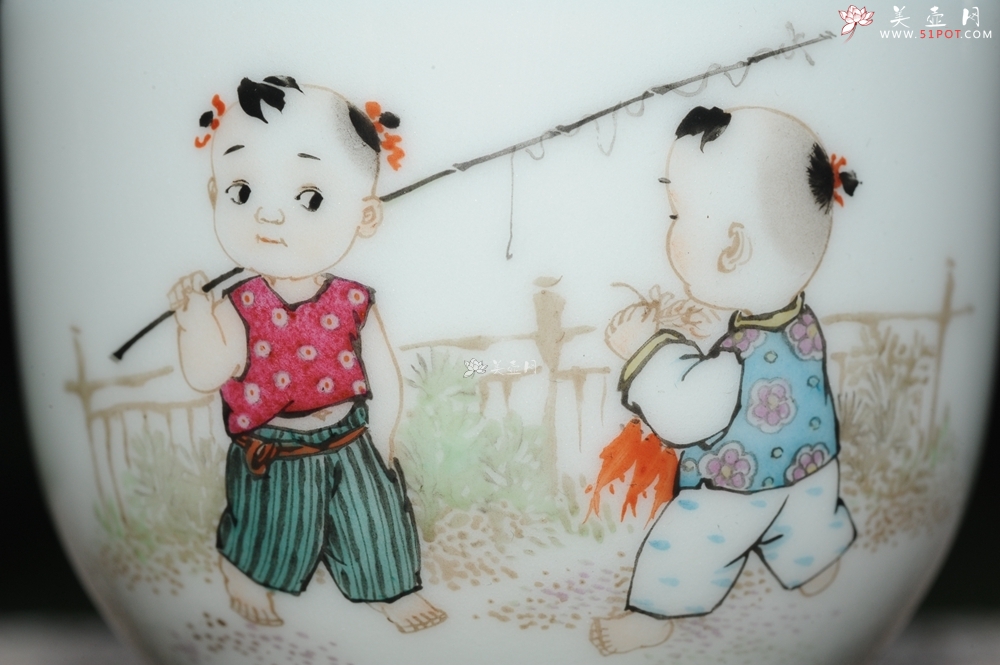 紫砂壶图片：双童子准备去钓鱼 景德镇主人杯 - 宜兴紫砂壶网