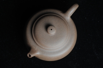 紫砂壶图片:美壶特惠 精致做工老段泥涌泉壶 茶人醉爱 - 宜兴紫砂壶网