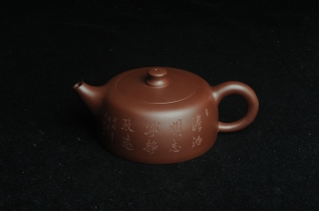 紫砂壶图片:美壶特惠精工大井栏 装饰山水 特文气 - 宜兴紫砂壶网