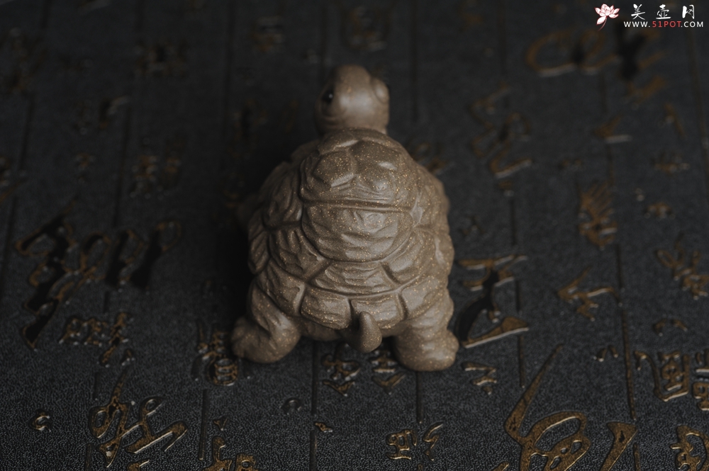 紫砂壶图片：美宠特惠精致青段石敢当 镇宅龟茶宠摆件长8cm宽6cm高4.5cm - 宜兴紫砂壶网