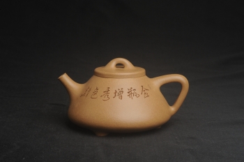 紫砂壶图片:美壶特惠 特精致老黄段子冶石瓢 金瓶增秀色 特文气 - 宜兴紫砂壶网