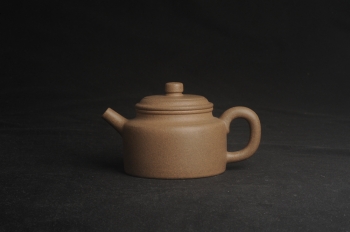 紫砂壶图片:高温油润黄龙山本山老段泥 全手工德中壶 做工特好 - 宜兴紫砂壶网