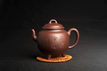 紫砂壶图片:美壶特惠 优质紫泥精致三足鼎壶 品茶论道 - 宜兴紫砂壶网