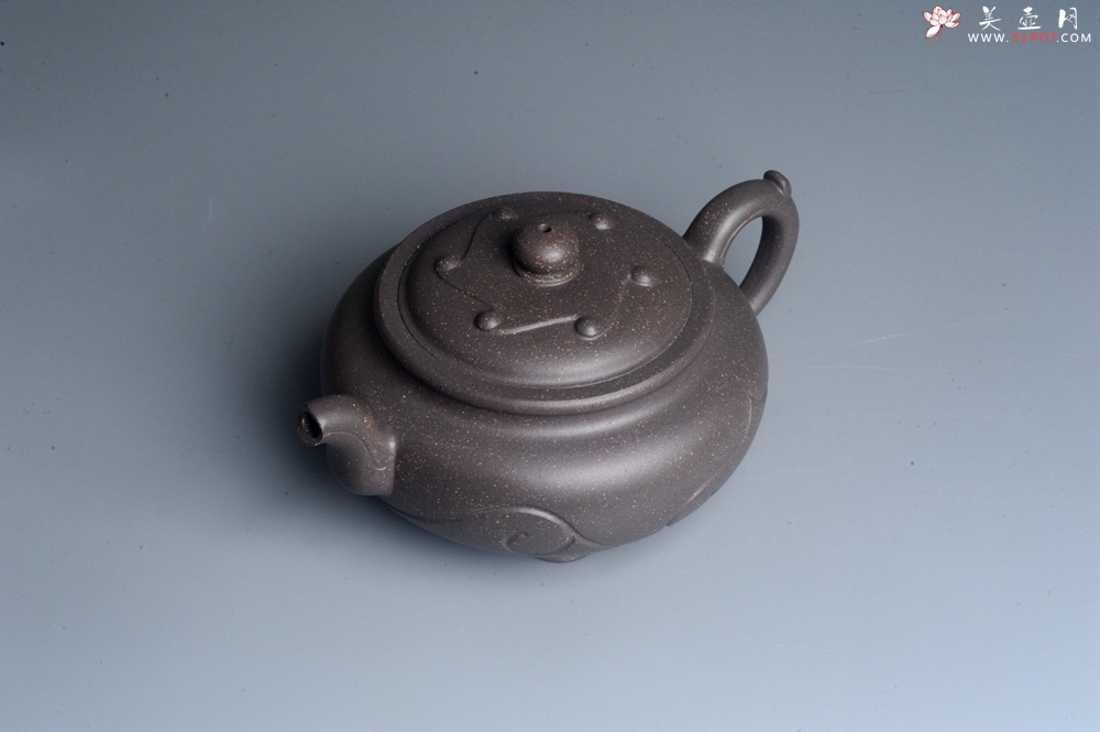 紫砂壶图片：美壶特惠  优质青灰段泥精工三角如意茶壶 茶具 单壶 - 宜兴紫砂壶网