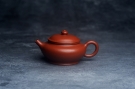 紫砂壶图片：美壶特惠 优质朱泥小扁樱壶 茶人醉爱 - 宜兴紫砂壶网