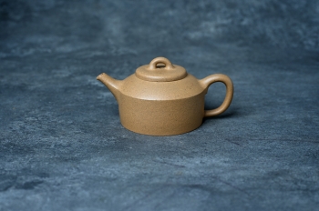 紫砂壶图片:美壶特惠 优质黄金段泥镜瓦壶 茶人醉爱 - 宜兴紫砂壶网