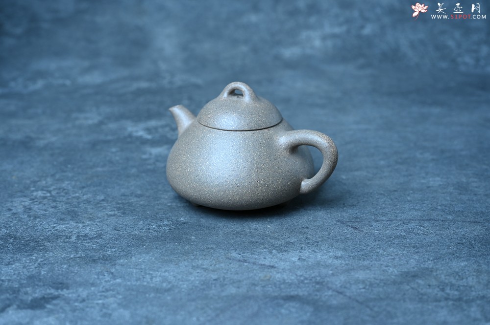紫砂壶图片：美壶特惠 特好松花段泥精工乳瓢茶壶 茶人醉爱 - 宜兴紫砂壶网