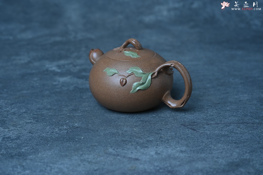 紫砂壶图片：美壶特惠 潜力股董静老师精品老段泥双色寿桃壶 茶人醉爱 - 宜兴紫砂壶网