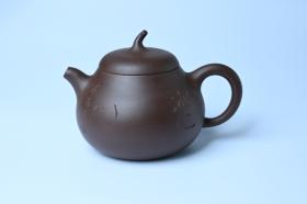 紫砂壶图片：毛国强入室弟子黄云初 特好老紫泥涤心茄段 名家何水法书法 刘世涛伯陶刻 - 宜兴紫砂壶网