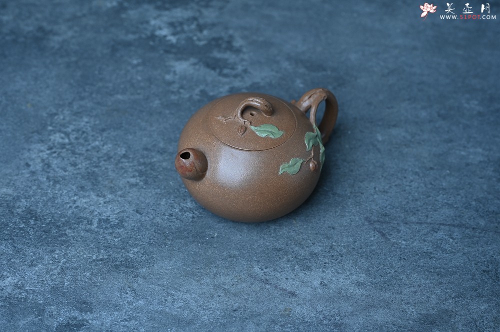紫砂壶图片：美壶特惠 潜力股董静老师精品老段泥双色寿桃壶 茶人醉爱 - 宜兴紫砂壶网
