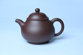 紫砂壶图片：美壶特惠 潜力股王老师 全手工刹凹成型单片拍打老紫泥潘壶 - 宜兴紫砂壶网