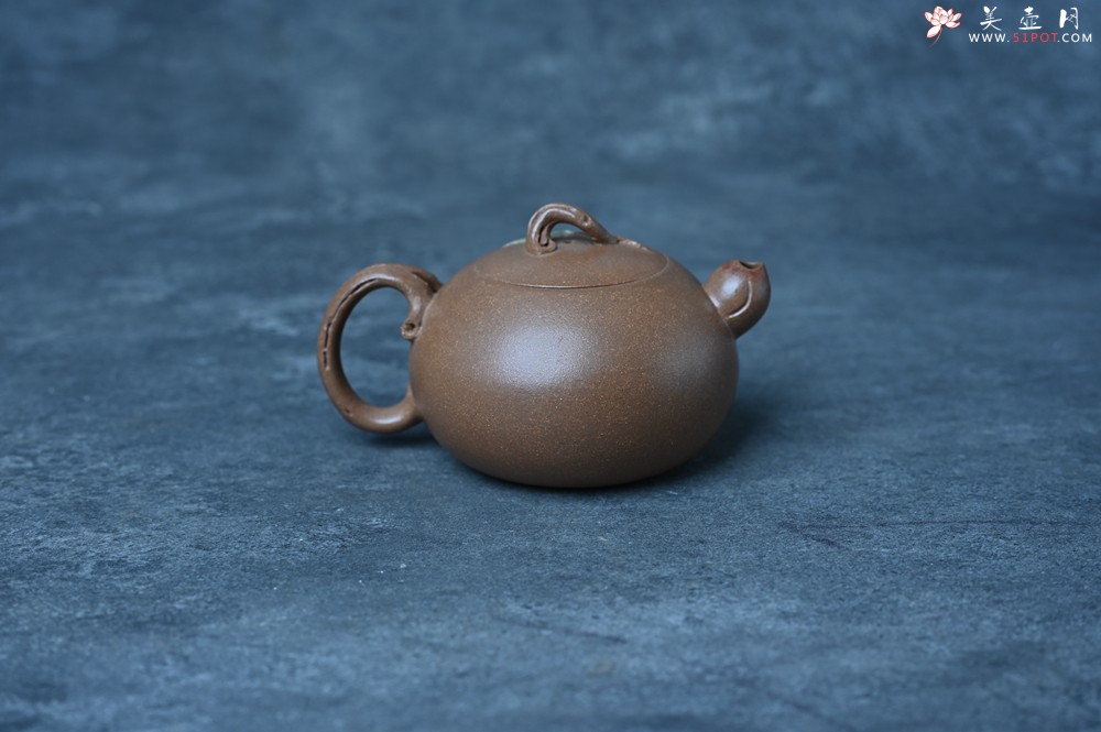紫砂壶图片：美壶特惠 潜力股董静老师精品老段泥双色寿桃壶 茶人醉爱 - 宜兴紫砂壶网