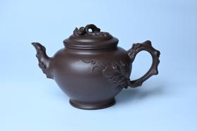 紫砂壶图片：潜力股赵老师 老紫泥全手工松鼠葡萄壶 茶人醉爱 - 宜兴紫砂壶网