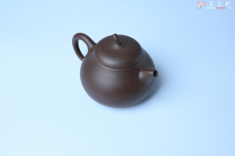 紫砂壶图片：毛国强入室弟子黄云初 特好老紫泥涤心茄段 名家何水法书法 刘世涛伯陶刻 - 宜兴紫砂壶网