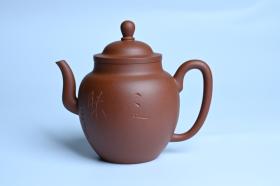 紫砂壶图片：毛国强入室弟子黄云初 特好清水泥高宫灯壶 名家何水法书法“三昧”，刘世涛伯陶刻 - 宜兴紫砂壶网