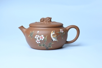 紫砂壶图片:美壶特惠 优质降坡泥花鸟听兔壶 茶人醉爱 - 宜兴紫砂壶网