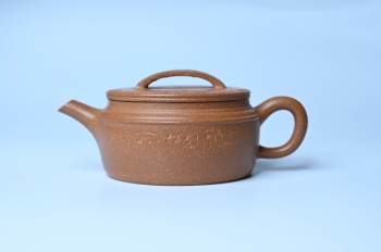 紫砂壶图片:美壶特惠 特好黄降坡泥汉瓦壶 万物可盼 茶人醉爱 - 宜兴紫砂壶网