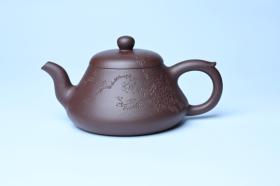 紫砂壶图片：潜力股周小培老师 全手工底槽青缘德壶 装饰通转梅花特文气 期待与您结缘 - 宜兴紫砂壶网