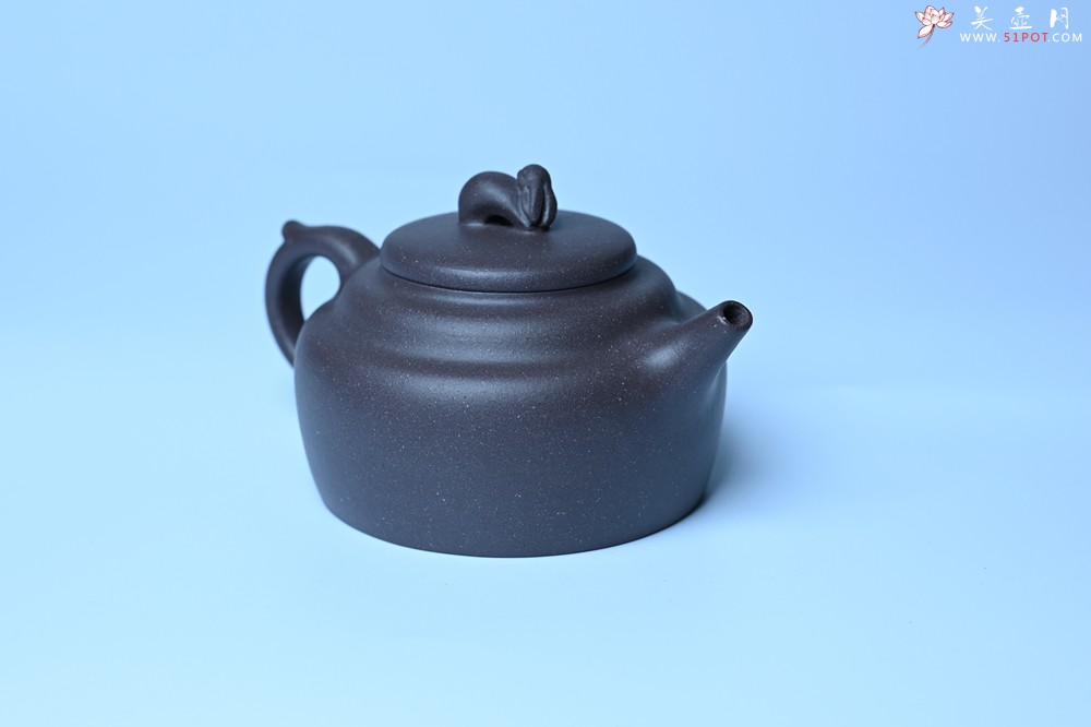 紫砂壶图片：美壶特惠 精品青灰泥玉兔紫砂壶 茶人醉爱 - 宜兴紫砂壶网