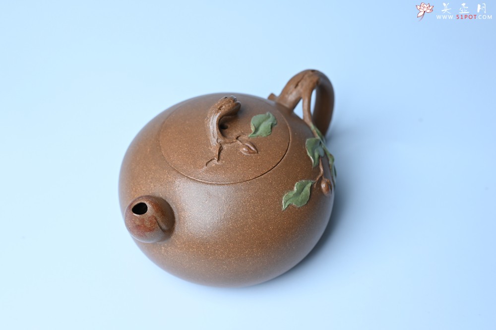 紫砂壶图片：美壶特惠 潜力股董静老师精品老段泥双色寿桃壶 茶人醉爱 - 宜兴紫砂壶网