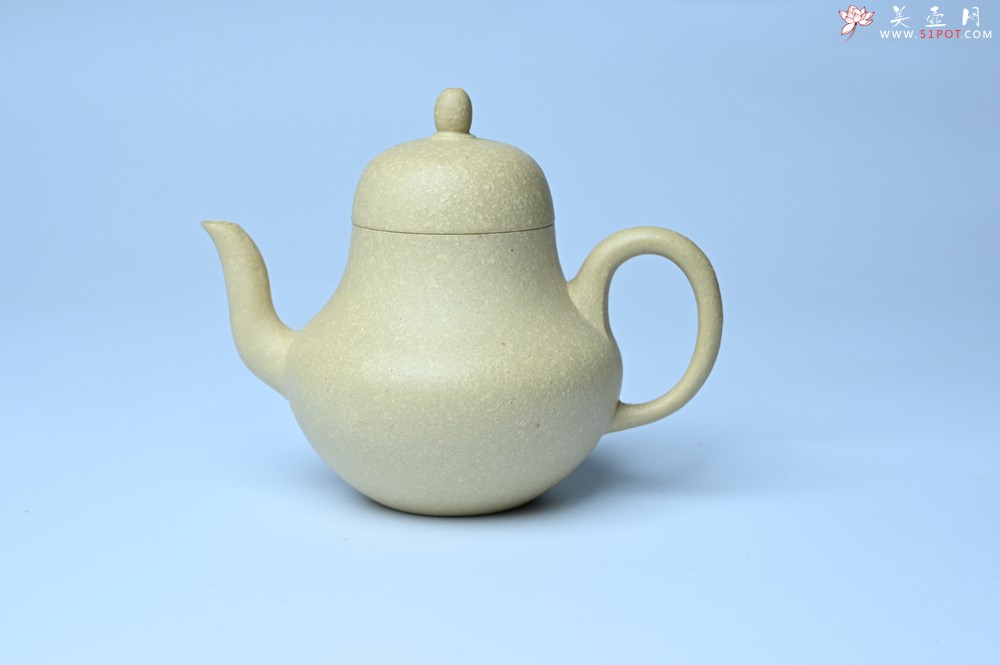 紫砂壶图片：美壶特惠 纯净本绿梨形壶 茶人醉爱 - 宜兴紫砂壶网