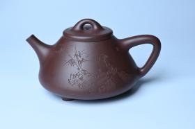 紫砂壶图片：潜力股周小培 特好全手工底槽清子冶石瓢 助工装饰 一片冰心在玉壶 特文气 - 宜兴紫砂壶网
