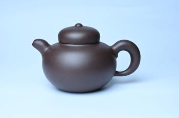紫砂壶图片:美壶特惠 精致优质黑星土道洪风格德福壶 茶人醉爱 - 宜兴紫砂壶网