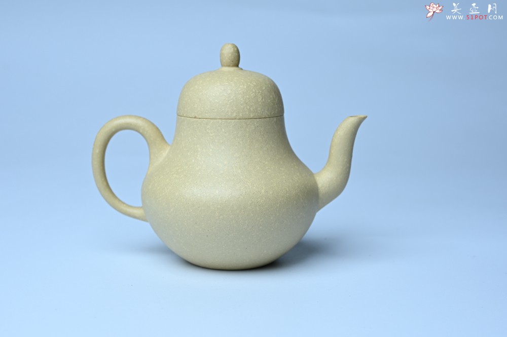 紫砂壶图片：美壶特惠 纯净本绿梨形壶 茶人醉爱 - 宜兴紫砂壶网