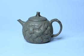 紫砂壶图片：美壶特惠 特好老青段泥云松供春壶 茶人醉爱 - 宜兴紫砂壶网