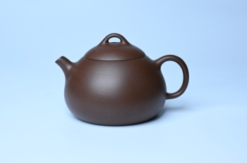 紫砂壶图片:美壶特惠 特好老紫泥小半月 茶人醉爱 - 宜兴紫砂壶网