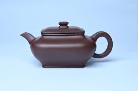 紫砂壶图片：油润老紫泥全手工精工小四方虚扁壶 - 宜兴紫砂壶网