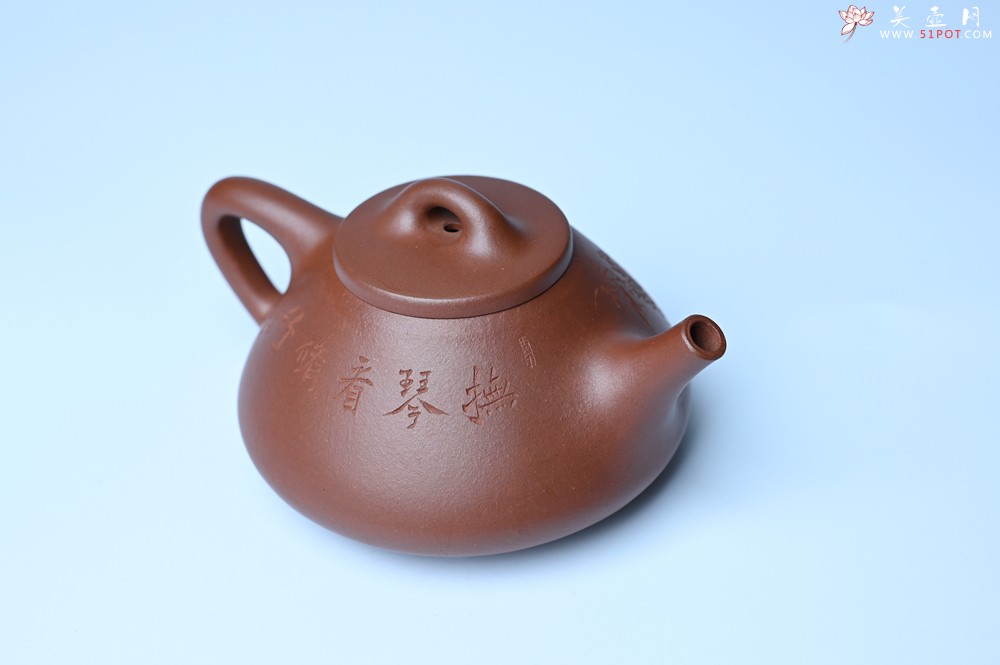 紫砂壶图片：特好底曹青 全手工小子冶石瓢 抚琴看修竹 装饰特文气 期待与亲结缘 - 宜兴紫砂壶网