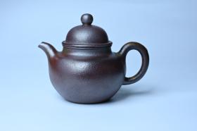 紫砂壶图片：美壶特惠 精致柴烧青灰泥掇球壶 茶人醉爱 - 宜兴紫砂壶网