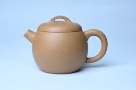 紫砂壶图片：美壶特惠 特好老黄段泥精致大炮巨轮壶 茶人醉爱 - 宜兴紫砂壶网