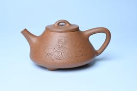 紫砂壶图片：油润五彩段泥 全手工薄胎子冶石瓢 难度大 骨肉匀挺 文气装饰罗汉图 - 宜兴紫砂壶网